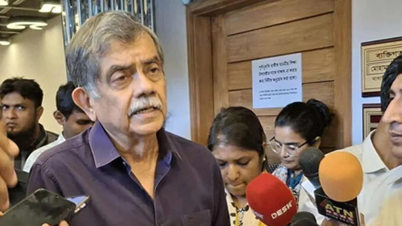 আন্দোলনরত শিক্ষকদের প্রতি যে আহ্বান জানালেন শিক্ষা উপদেষ্টা